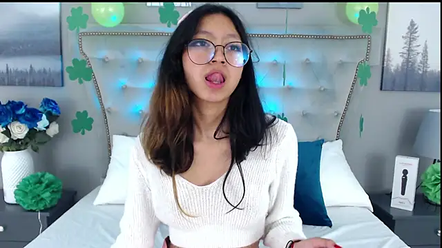 Yommi Winx online show from March 18, 2025, 3:53 am