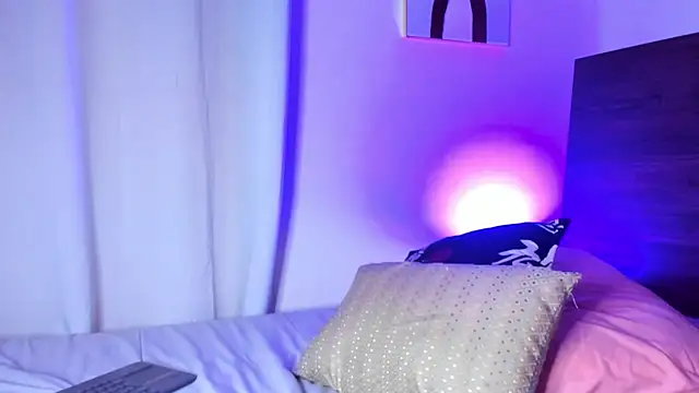 Martina Miiller online show from March 18, 2025, 4:48 pm