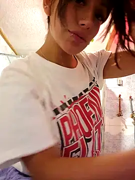 Lau1127 online show from December 3, 2025, 3:58 am