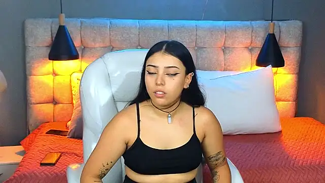 Laia and Aloby online show from February 7, 2025, 10:30 pm