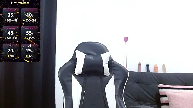 Snapshot of Kiara-Rider chatting on September 23, 2025, 3:59 pm Kiara-Rider online show from September 23, 2025, 3:59 pm