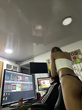 Nikol Rang   online show from January 13, 2025, 7:00 am