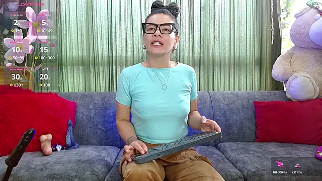 oriana thomson2 online show from November 6, 2025, 4:52 pm