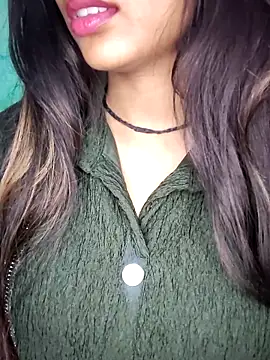 Sreya213 online show from December 29, 2024, 9:39 am