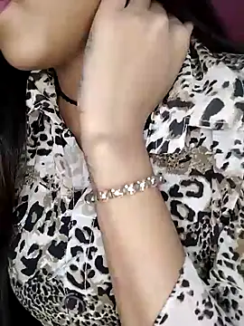 Snapshot of Sreya213 chatting on January 25, 2025, 9:14 pm Sreya213 online show from January 25, 2025, 9:14 pm