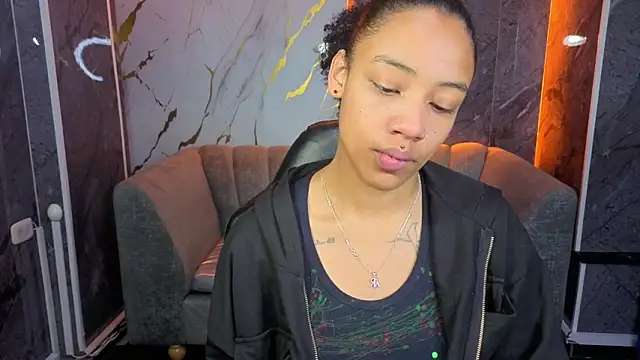 Violeth b online show from November 11, 2025, 12:49 pm