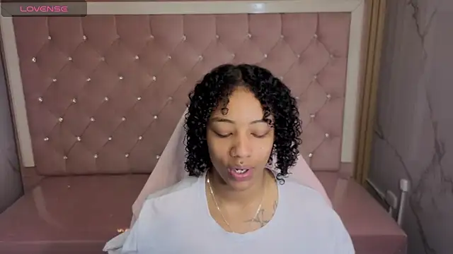 Violeth b online show from December 20, 2025, 1:07 pm