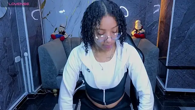 Violeth b online show from May 27, 2026, 12:57 pm