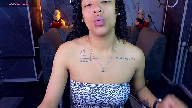 Snapshot of Violeth_b chatting on July 7, 2026, 1:26 pm Violeth b online show from July 7, 2026, 1:26 pm