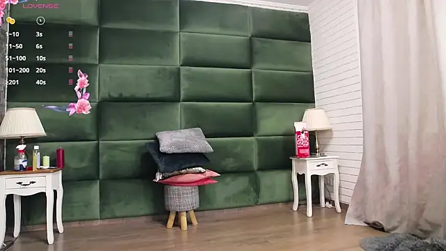 Snapshot of SelenSummer chatting on September 20, 2025, 4:13 am SelenSummer online show from September 20, 2025, 4:13 am