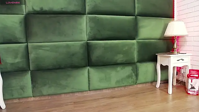 Snapshot of SelenSummer chatting on September 27, 2025, 4:06 am SelenSummer online show from September 27, 2025, 4:06 am