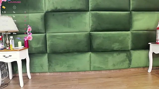 Snapshot of SelenSummer chatting on October 8, 2025, 4:10 am SelenSummer online show from October 8, 2025, 4:10 am