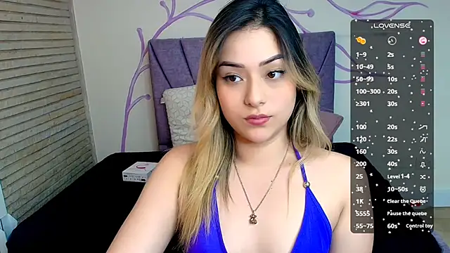 DahliaMoore online show from December 6, 2024, 3:33 pm