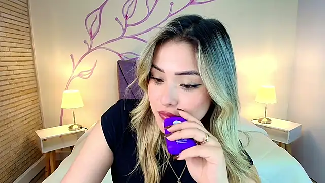 DahliaMoore online show from March 23, 2025, 6:58 am