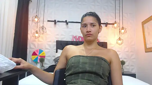 Alison Wiley online show from January 25, 2025, 11:55 am