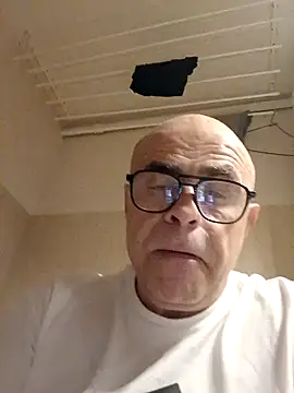 Snapshot of anakondix chatting on December 17, 2024, 1:18 am anakondix online show from December 17, 2024, 1:18 am