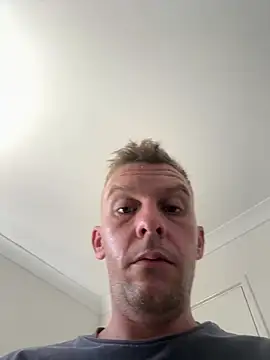 Snapshot of aus_guy93 chatting on May 11, 2026, 6:41 am aus guy93 online show from May 11, 2026, 6:41 am