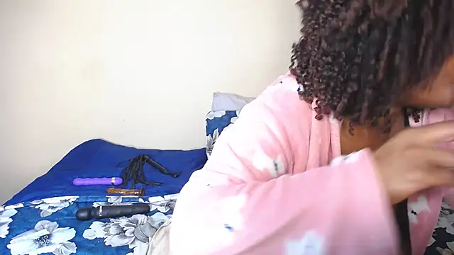 2Sweetysmile online show from September 30, 2025, 9:25 am