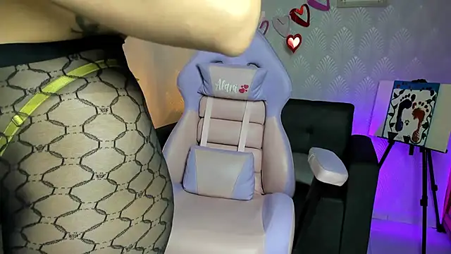 Alaia Love77 online show from February 25, 2026, 8:40 pm