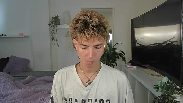 santy-kitty online show from October 30, 2025, 5:57 pm