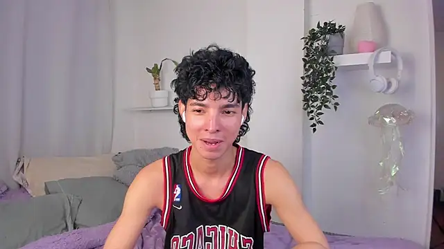 santy-kitty online show from February 3, 2026, 12:42 am