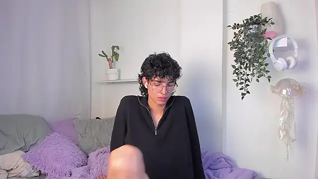 santy-kitty online show from February 16, 2026, 12:07 am