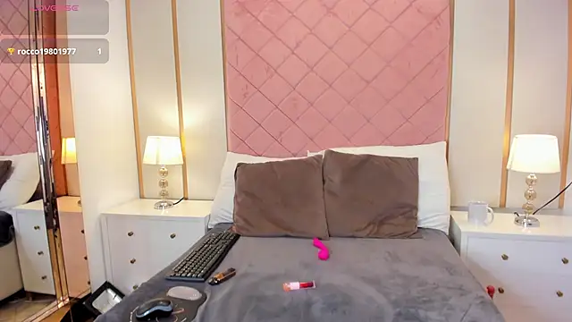 Issabella Roa online show from April 11, 2026, 4:06 am