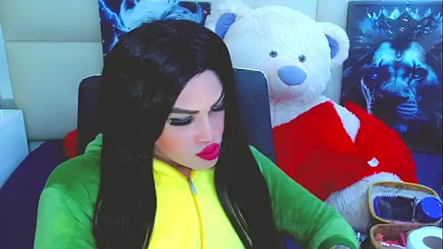 NathaliaCross online show from September 18, 2025, 12:12 am