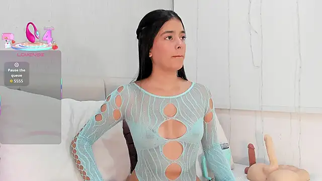 Isaa Queen online show from October 1, 2025, 7:53 pm