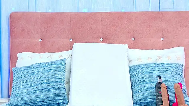 AlliciaKim online show from October 15, 2025, 7:14 pm