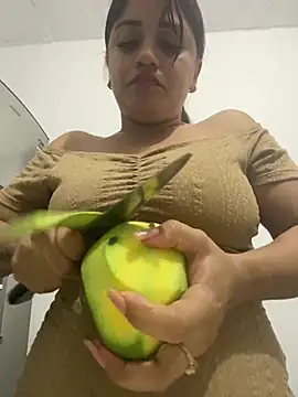 perlita05 online show from January 19, 2025, 1:21 am
