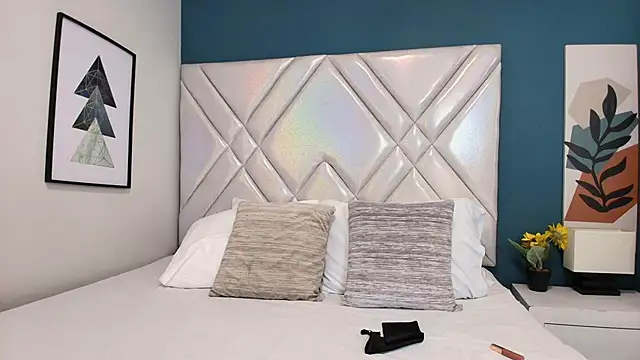 Lana-Gross online show from February 27, 2025, 1:49 pm