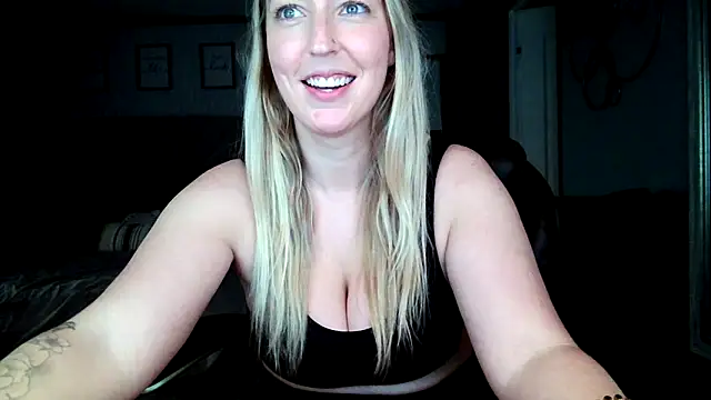 lucyallen4201 online show from December 20, 2024, 7:39 pm