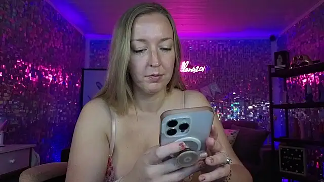Snapshot of lucyallen4201 chatting on April 20, 2026, 10:18 am lucyallen4201 online show from April 20, 2026, 10:18 am
