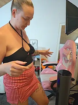 Snapshot of Milas_Dreams chatting on May 26, 2026, 12:45 pm Milas Dreams online show from May 26, 2026, 12:45 pm