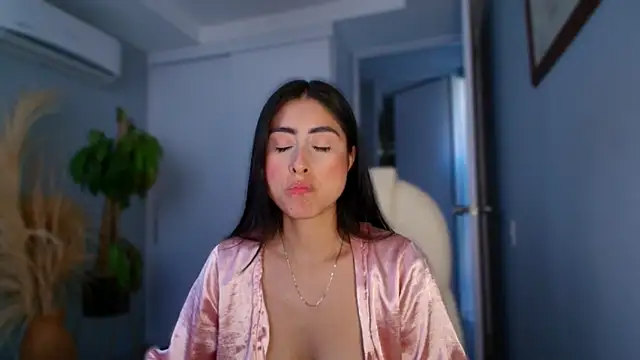 auroracaruso11 online show from September 28, 2025, 9:53 pm