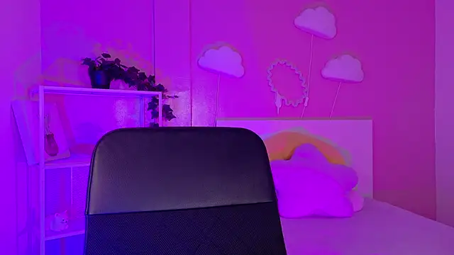 ParisFox  online show from January 8, 2026, 7:49 pm