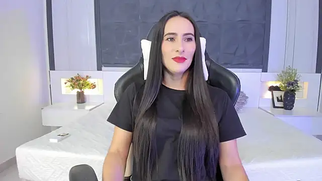 SaraGomez1 online show from October 15, 2025, 1:00 pm