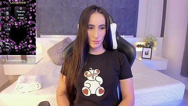 SaraGomez1 online show from January 12, 2026, 1:05 pm