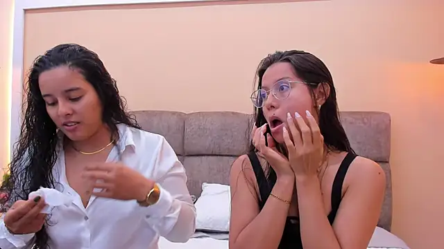 Dilan y Mia online show from December 21, 2024, 1:10 pm