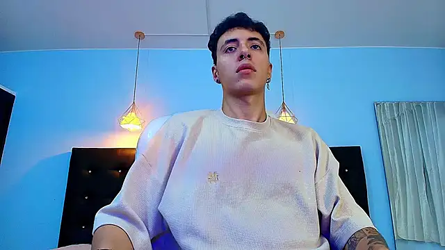 Snapshot of Lobo_17_ chatting on January 4, 2025, 3:40 am Lobo 17 online show from January 4, 2025, 3:40 am