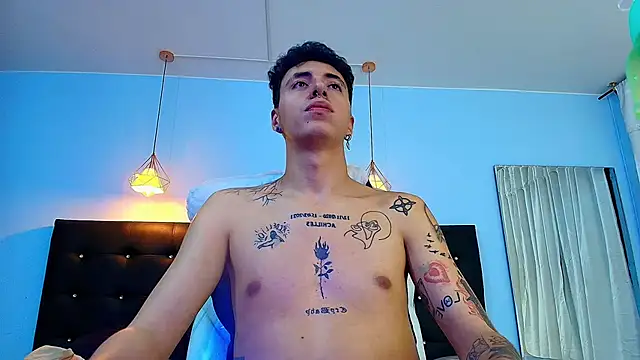 Snapshot of Lobo_17_ chatting on January 4, 2025, 6:41 am Lobo 17 online show from January 4, 2025, 6:41 am