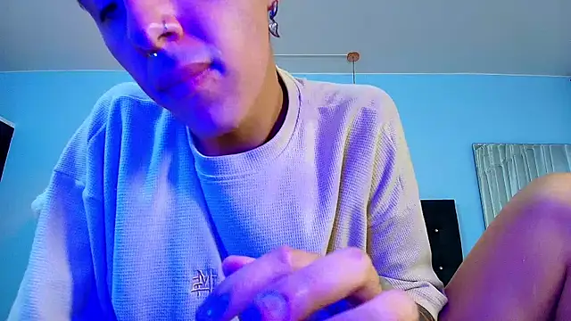 Snapshot of Lobo_17_ chatting on January 4, 2025, 9:43 am Lobo 17 online show from January 4, 2025, 9:43 am