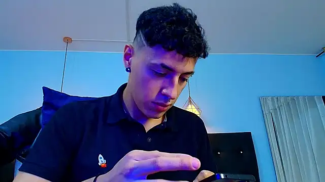 Snapshot of Lobo_17_ chatting on January 5, 2025, 3:43 am Lobo 17 online show from January 5, 2025, 3:43 am