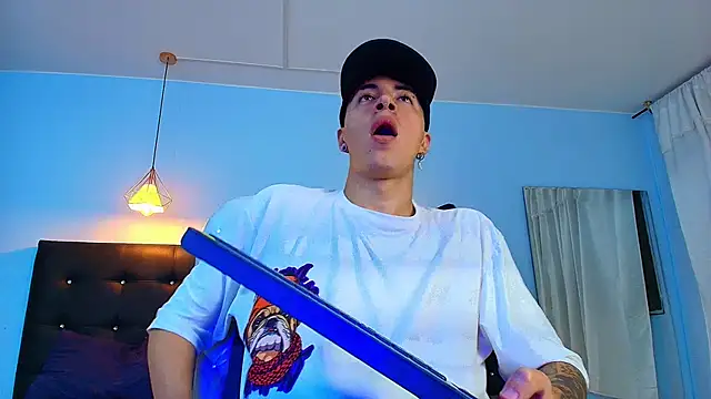 Snapshot of Lobo_17_ chatting on January 7, 2025, 3:03 am Lobo 17 online show from January 7, 2025, 3:03 am