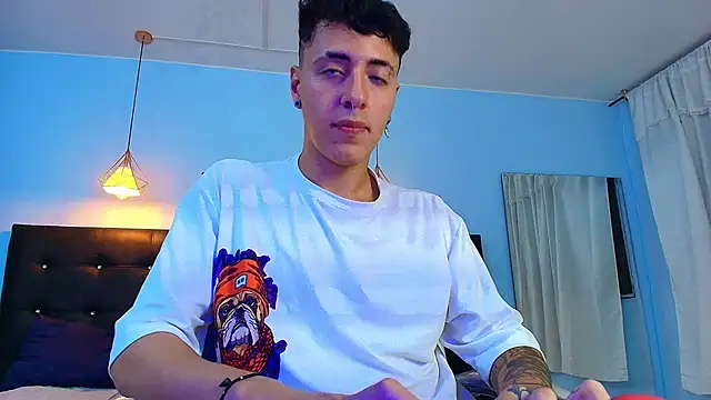 Snapshot of Lobo_17_ chatting on January 7, 2025, 6:05 am Lobo 17 online show from January 7, 2025, 6:05 am