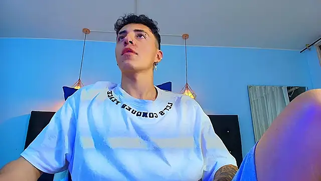 Snapshot of Lobo_17_ chatting on January 8, 2025, 3:51 am Lobo 17 online show from January 8, 2025, 3:51 am