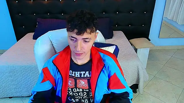 Snapshot of Lobo_17_ chatting on January 9, 2025, 4:19 am Lobo 17 online show from January 9, 2025, 4:19 am