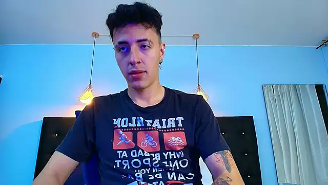 Snapshot of Lobo_17_ chatting on January 9, 2025, 8:13 am Lobo 17 online show from January 9, 2025, 8:13 am