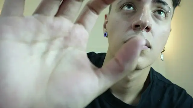 Snapshot of Lobo_17_ chatting on January 10, 2025, 4:33 am Lobo 17 online show from January 10, 2025, 4:33 am